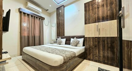 HOTEL MOTHERLAND Room Type - Budget Double Bed Room
