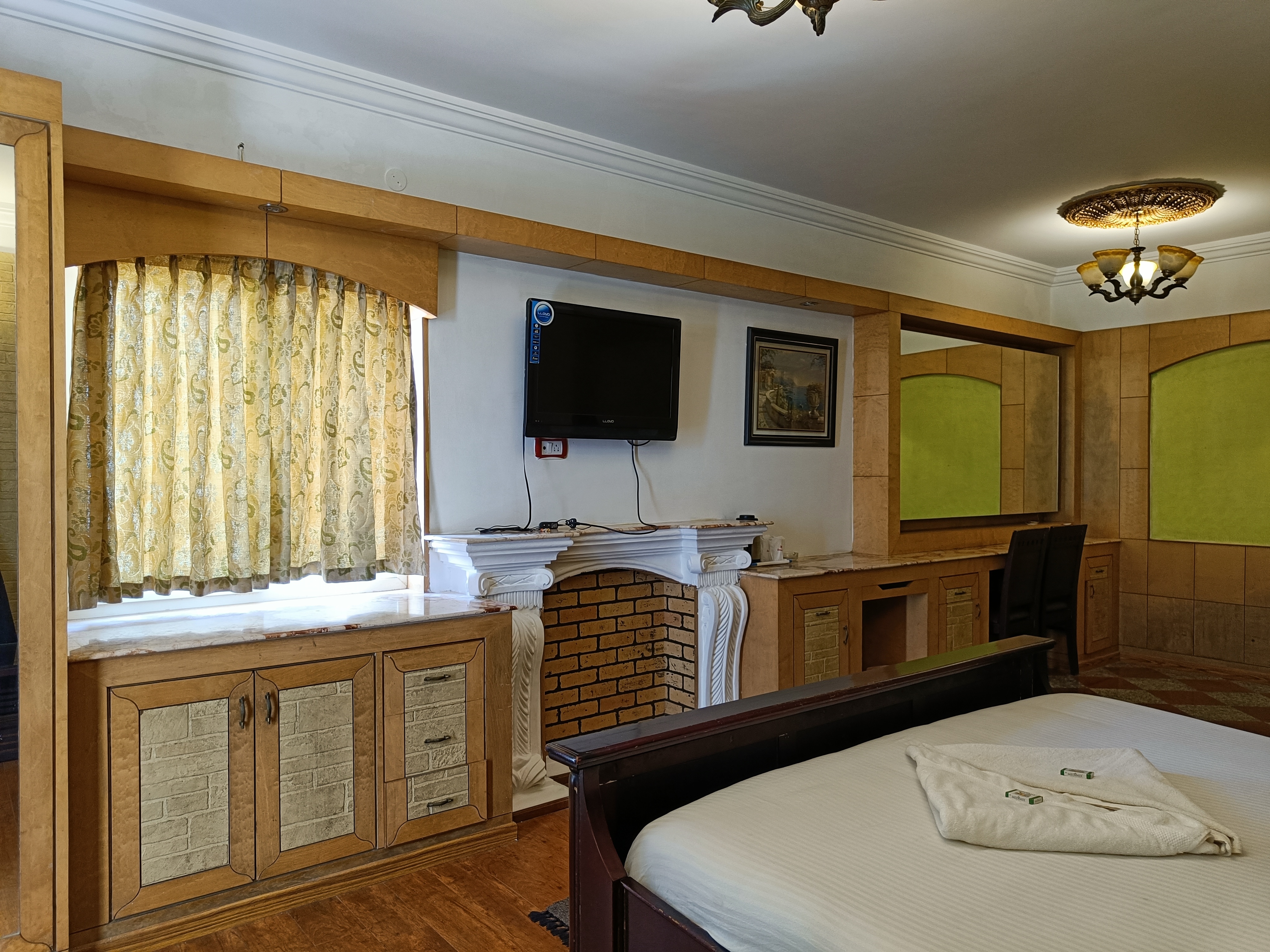 Hotel Sun Park - Tap to explore photos