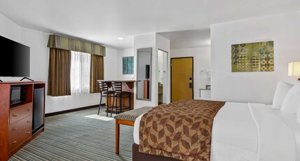 Best Western Liberty Inn Room Type - 1 King Bed, Non-Smoking, Junior Deluxe, High Speed Internet Access, Sofabed, Microwave And Refrigera Best Western Liberty Inn Room Type - 1 King Bed, Non-Smoking, Junior Deluxe, High Speed Internet Access, Sofabed, Microwave And Refrigera