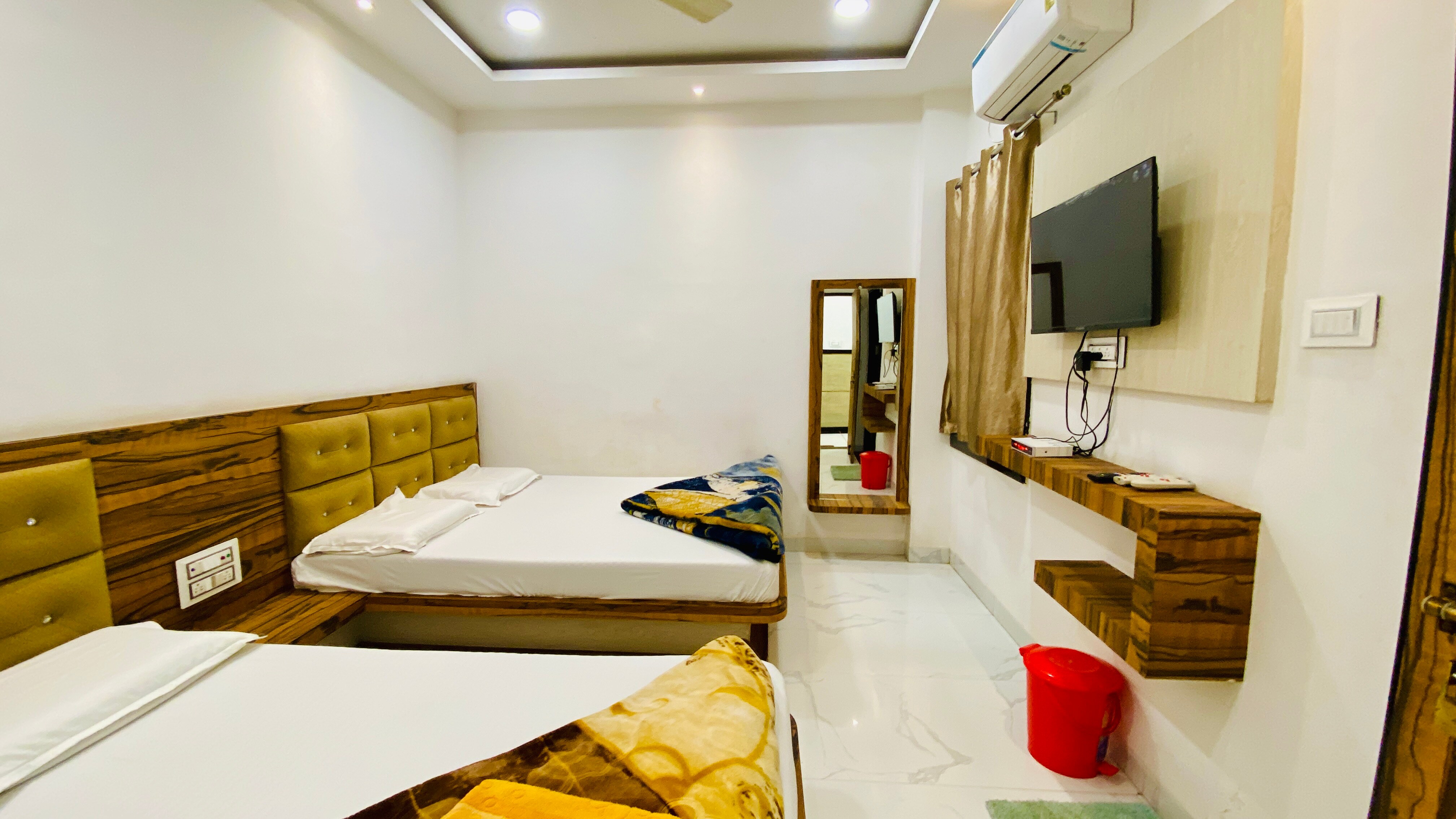 Hotel Radhe Shree - Tap to explore photos