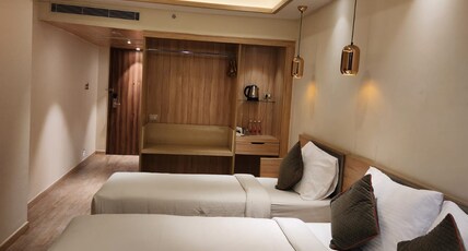 Jagadish International - Palace Road Room Type - Premium Triple