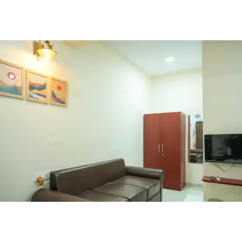 AC Queen Room Near Wipro Circle Gachibowli - Tap to explore photos