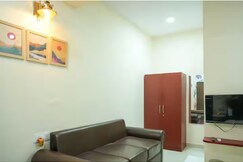 AC Queen Room Near Wipro Circle Gachibowli