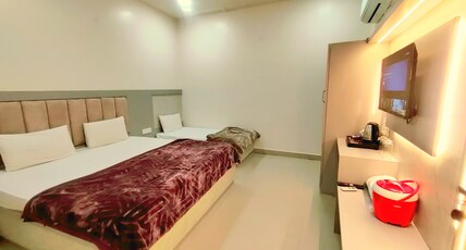 Hotel RN Residency Vrindavan Room Type - Executive Room with One Double Bed and One Single Bed