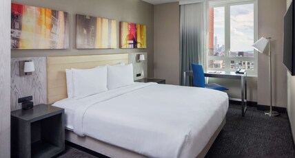 DoubleTree by Hilton Hotel New York Times Square West Room Type - 1 KING BED ROLL IN SHOWER