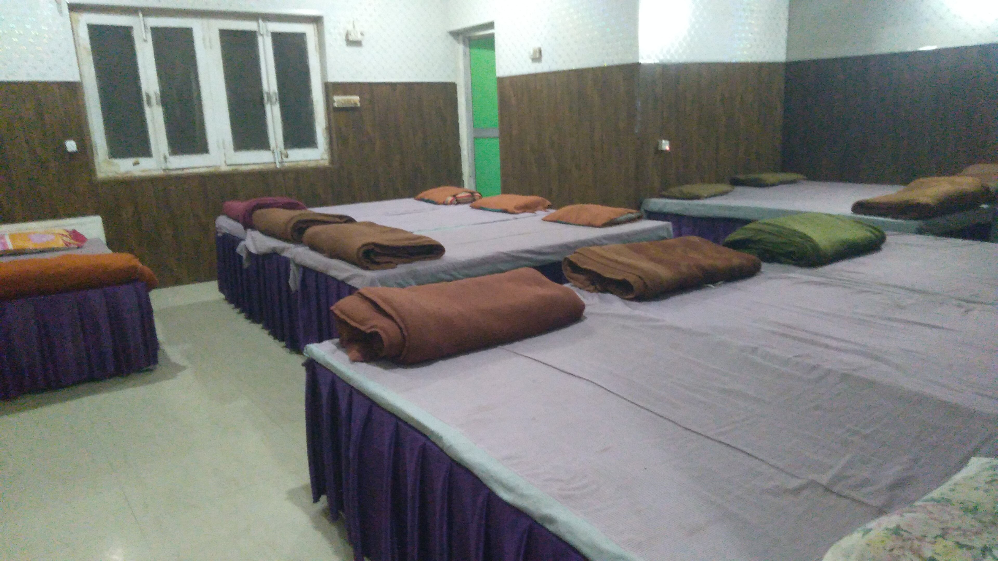 Akash Yatri Niwas - Tap to explore photos