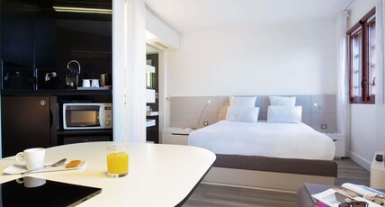 NOVOTEL SUITES PERPIGNAN CENTRE Room Type - Superior Suite with 1 double bed and 1 single bed NOVOTEL SUITES PERPIGNAN CENTRE Room Type - Superior Suite with 1 double bed and 1 single bed