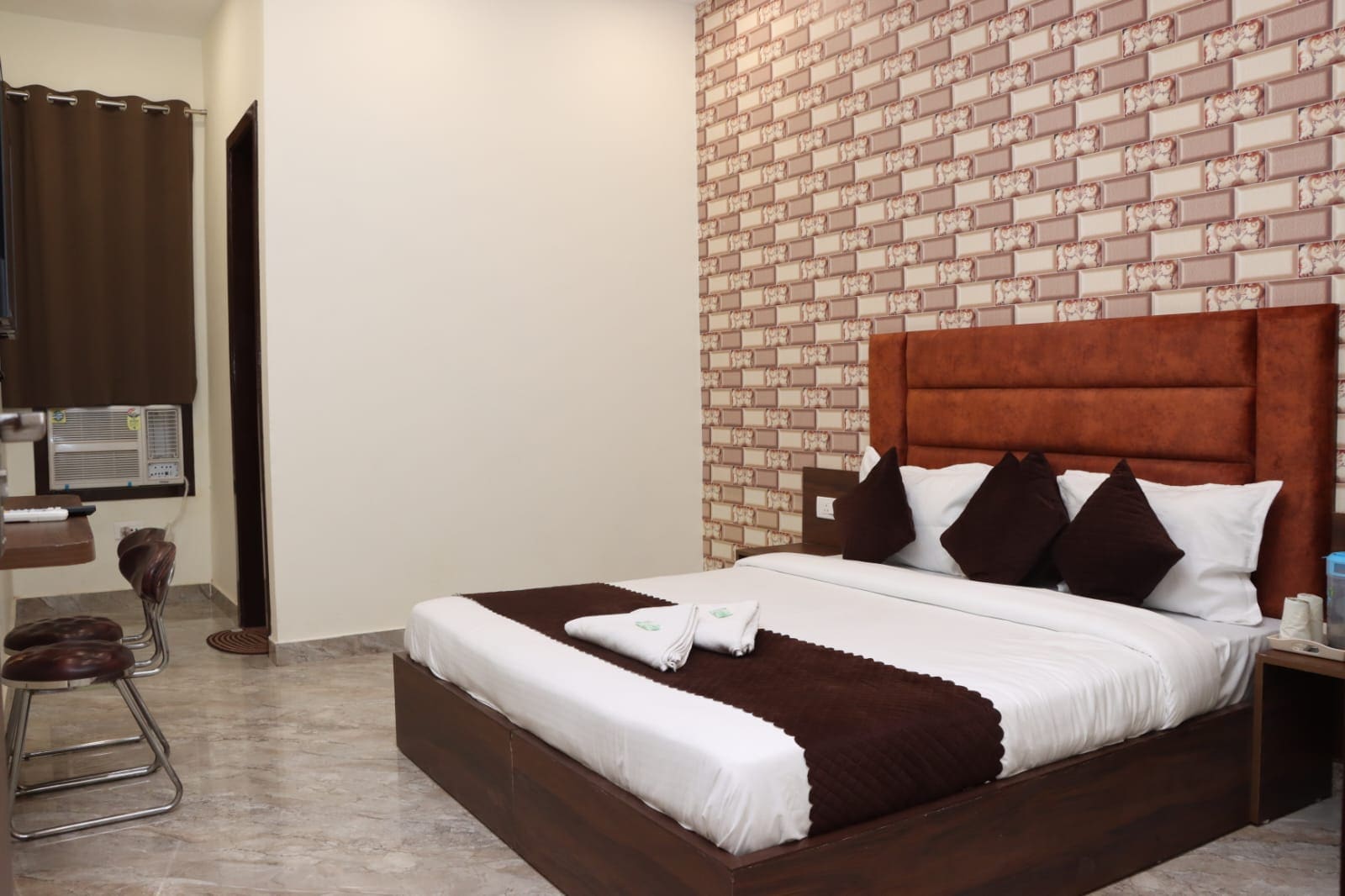 Hotel Chohan Residency - Tap to explore photos