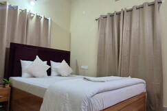 Yostel Homestay | Entire 2BHK Apartments | 2KM From Airport & Railway Station