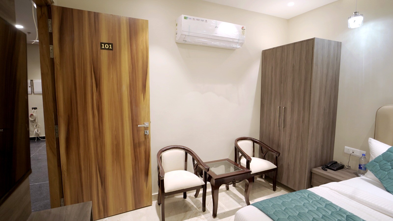 HOTEL PUSHPDEEP RESIDENCY - Tap to explore photos