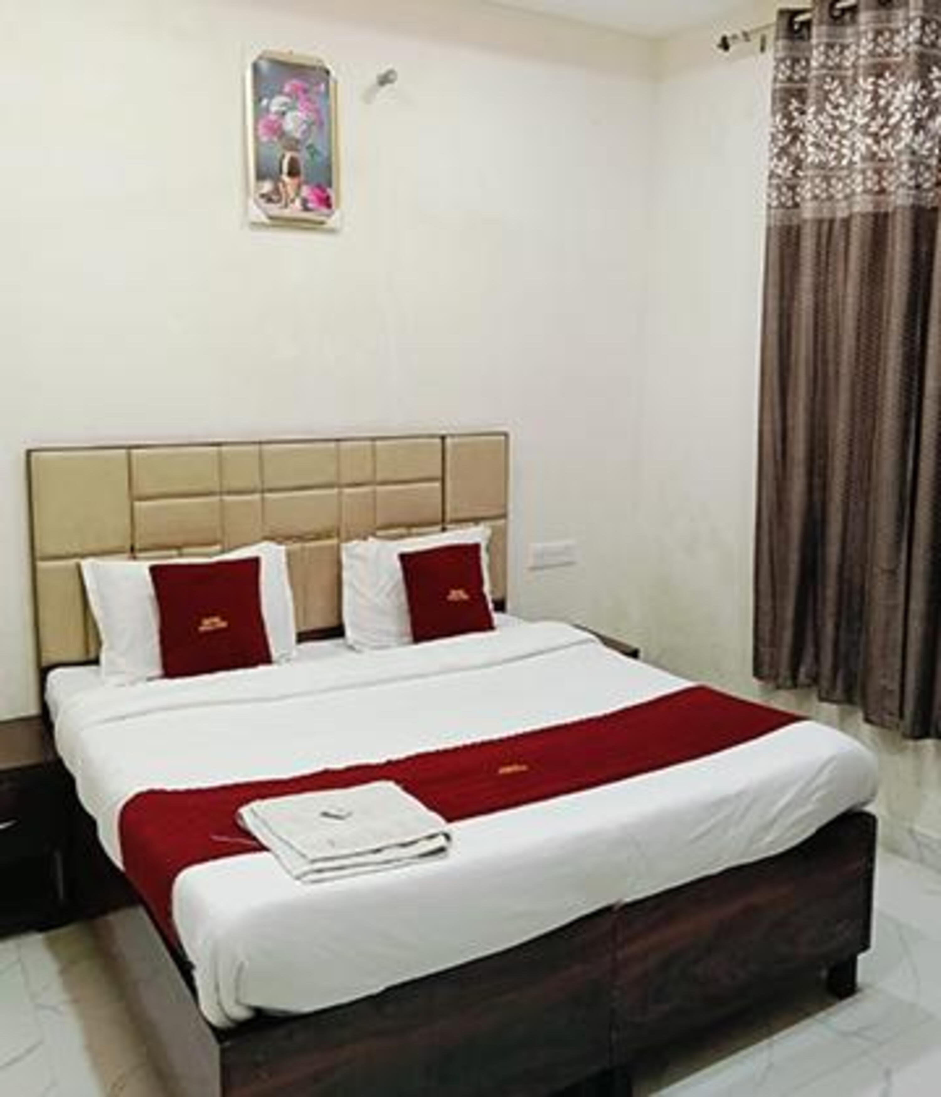 FabHotel Yash Meridion - Tap to explore photos