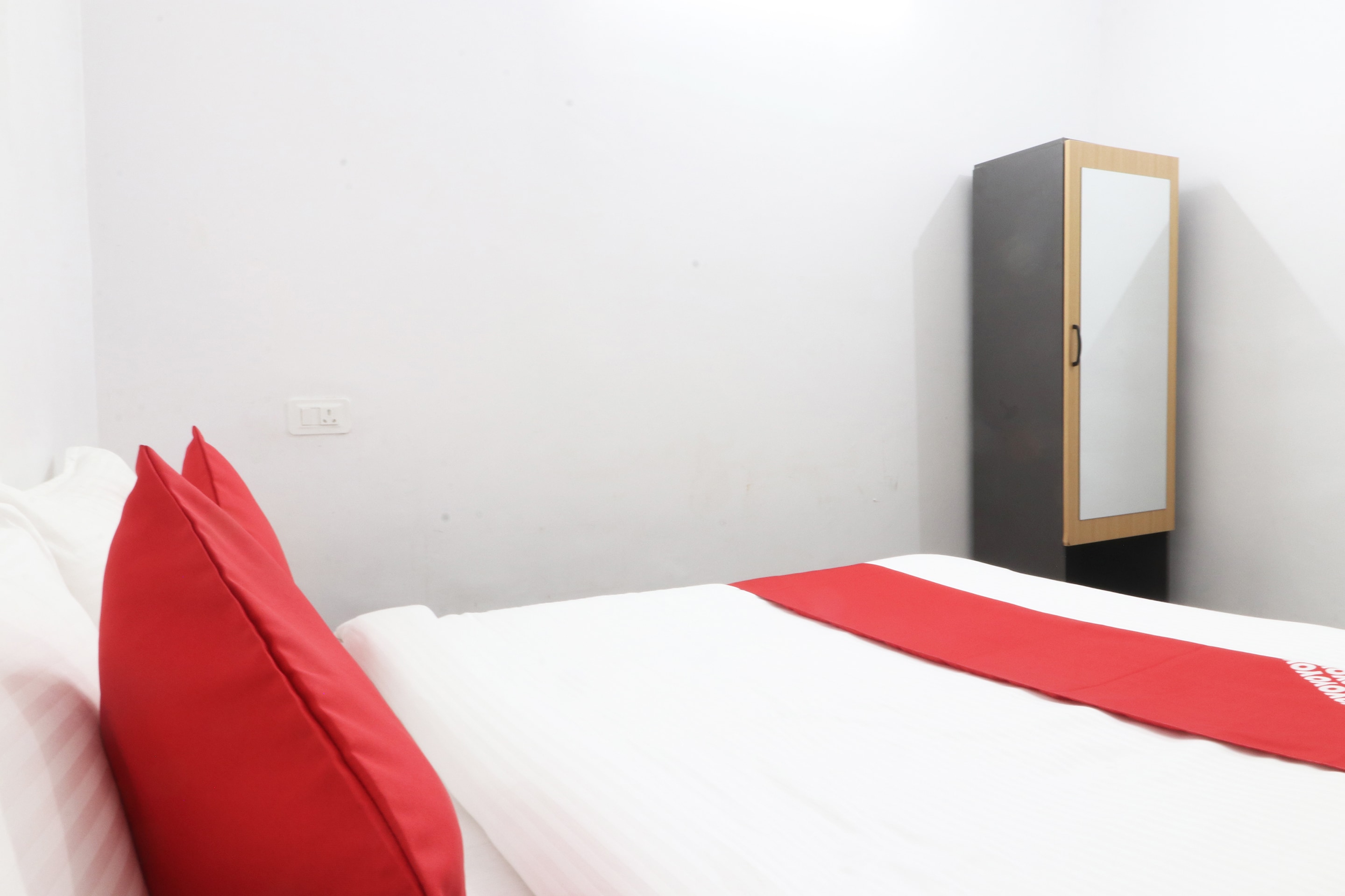 Hotel O by OYO Parth Inn - Tap to explore photos