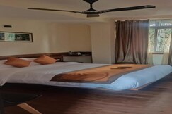 Banalari Pine Inn