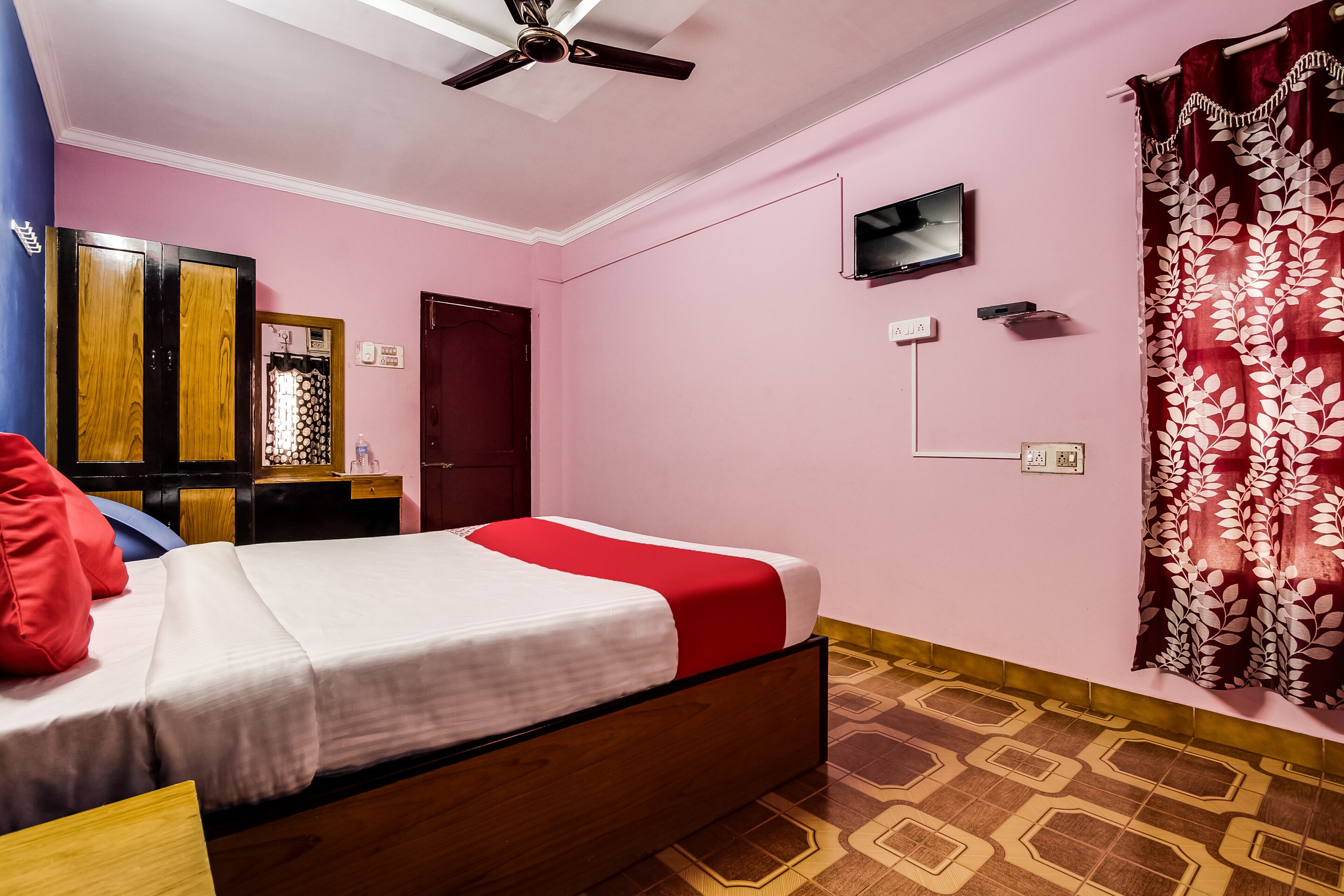Hotel O Sree Saravanan Bhavan - Tap to explore photos