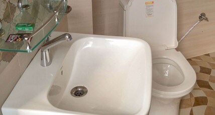 White Tara Anex Homestay Room Type - Quadruple Room with Mountain View common bathroom