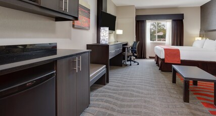 Holiday Inn Express Naples Downtown 5th Avenue Room Type - 1 King Standard