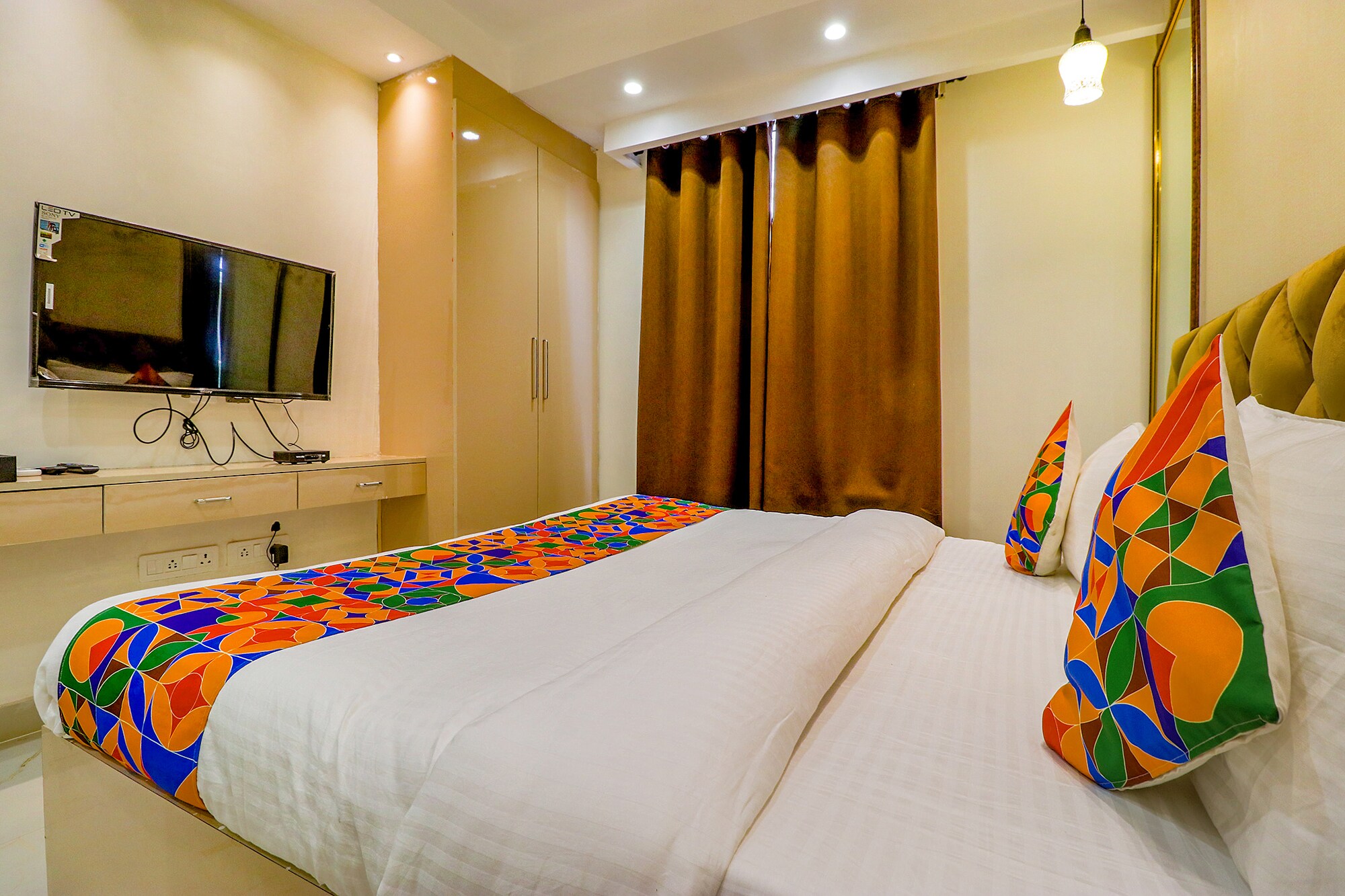 FabHotel Pitampura - Tap to explore photos