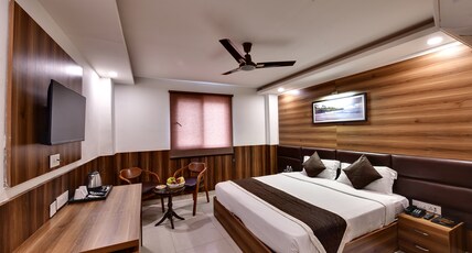 RNB Select Hotel Walk In by 1589 Lucknow Room Type - Super Deluxe Room