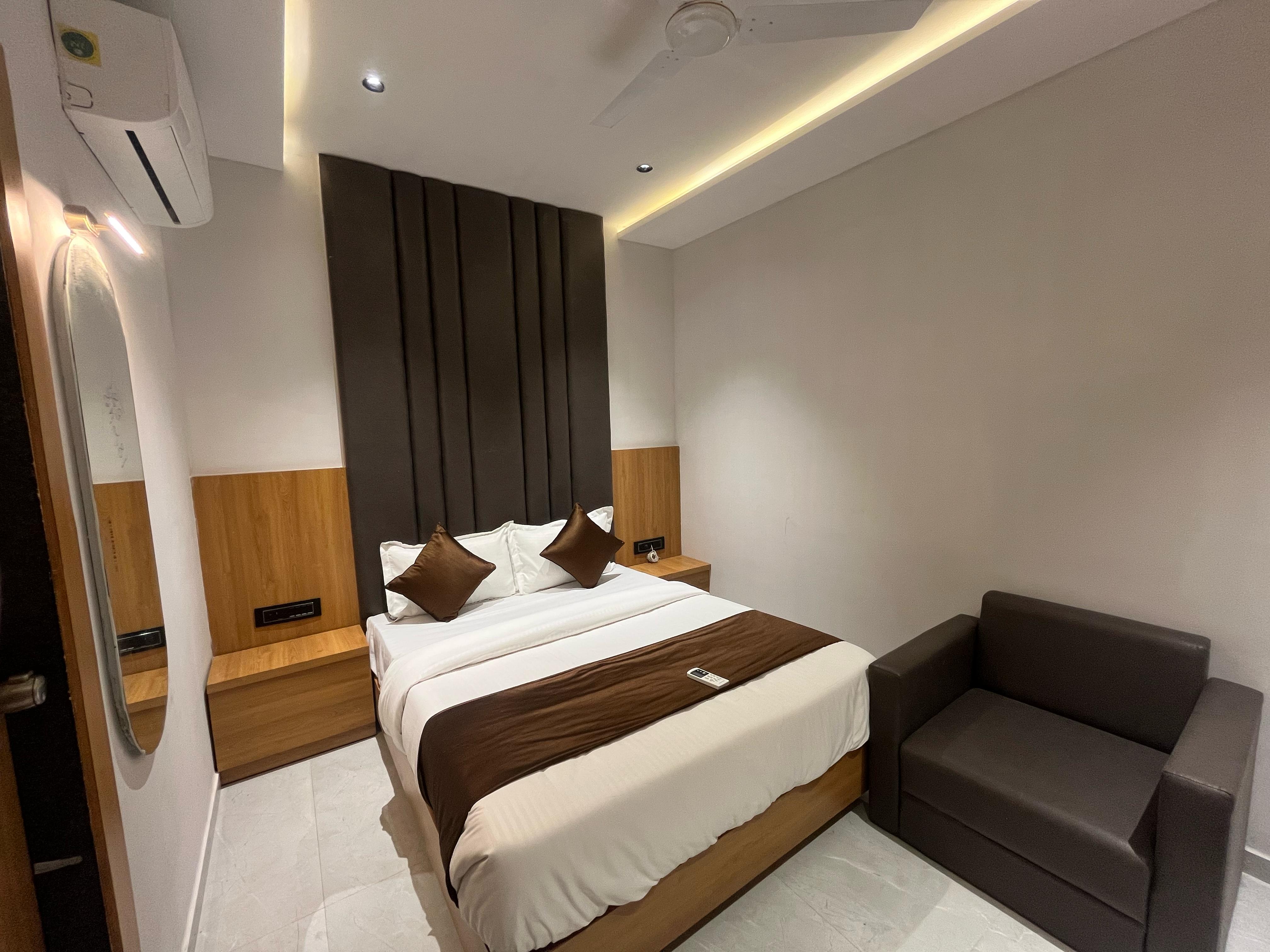 Hotel Pulse Town - Tap to explore photos