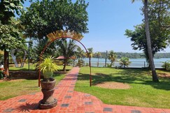 Kayaltheeram Resort & Homestay