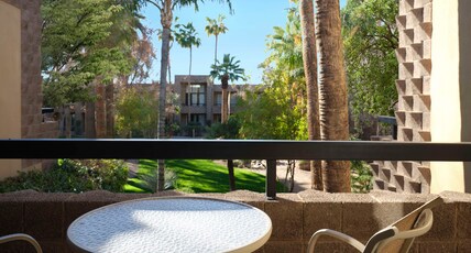 DoubleTree by Hilton Paradise Valley Resort Scottsdale Room Type - 1 KG W PATIO BALC COURTYRD