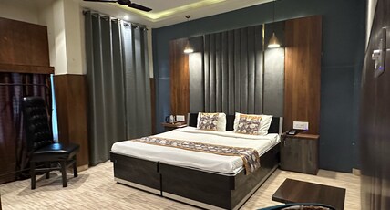 Royal Palm Inn Ayodhya Room Type - Premium Room