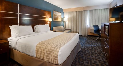 Best Western Benton Harbor-St. Joseph Room Type - Accessible - 1 King, Mobility Accessible, Roll In Shower, Non-Smoking, Full Breakfast