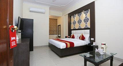 Hotel Shree Residency Room Type - AC Deluxe Room With Free Wi-Fi