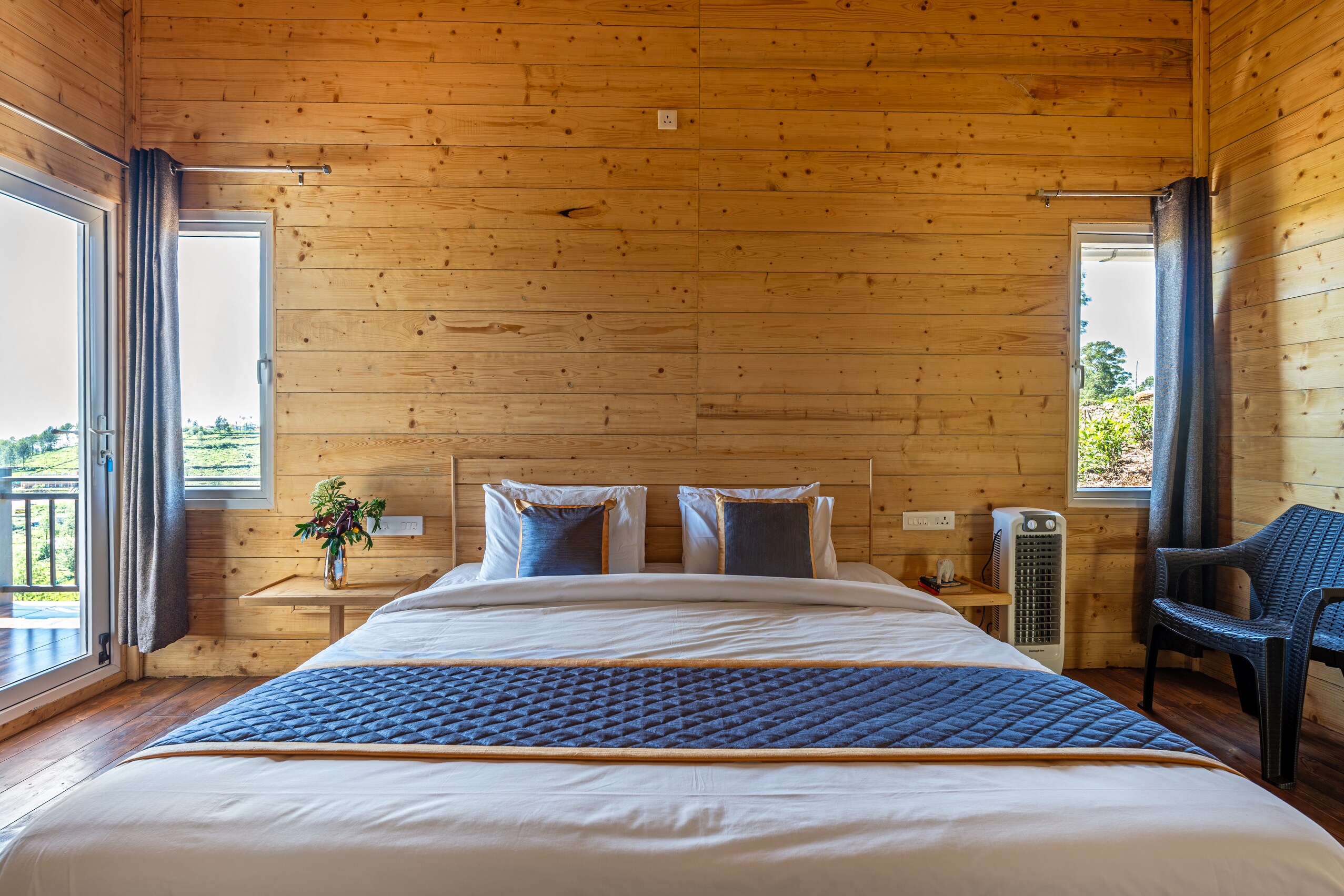 Wattle Grove 2 BR Luxury Wooden Villa - Tap to explore photos