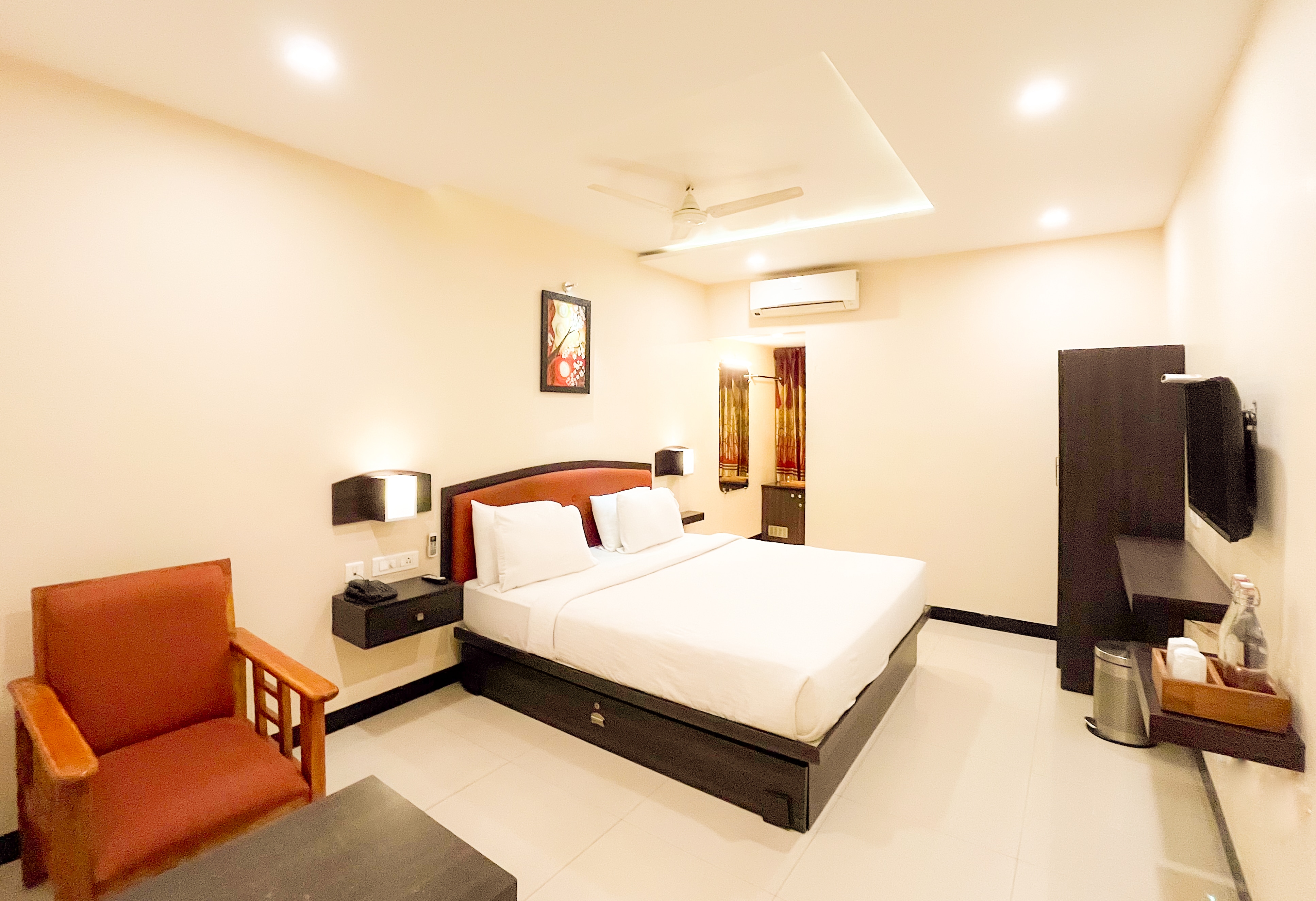 Hotel Shree Residency - Tap to explore photos
