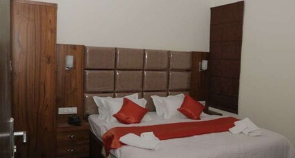 G ROYALE HOTEL Room Type - DELUXE ROOMS
