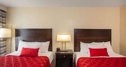 Ramada by Wyndham Venice Hotel Venezia Room Type - 2 Queen Beds, Deluxe Room, Non-Smoking
