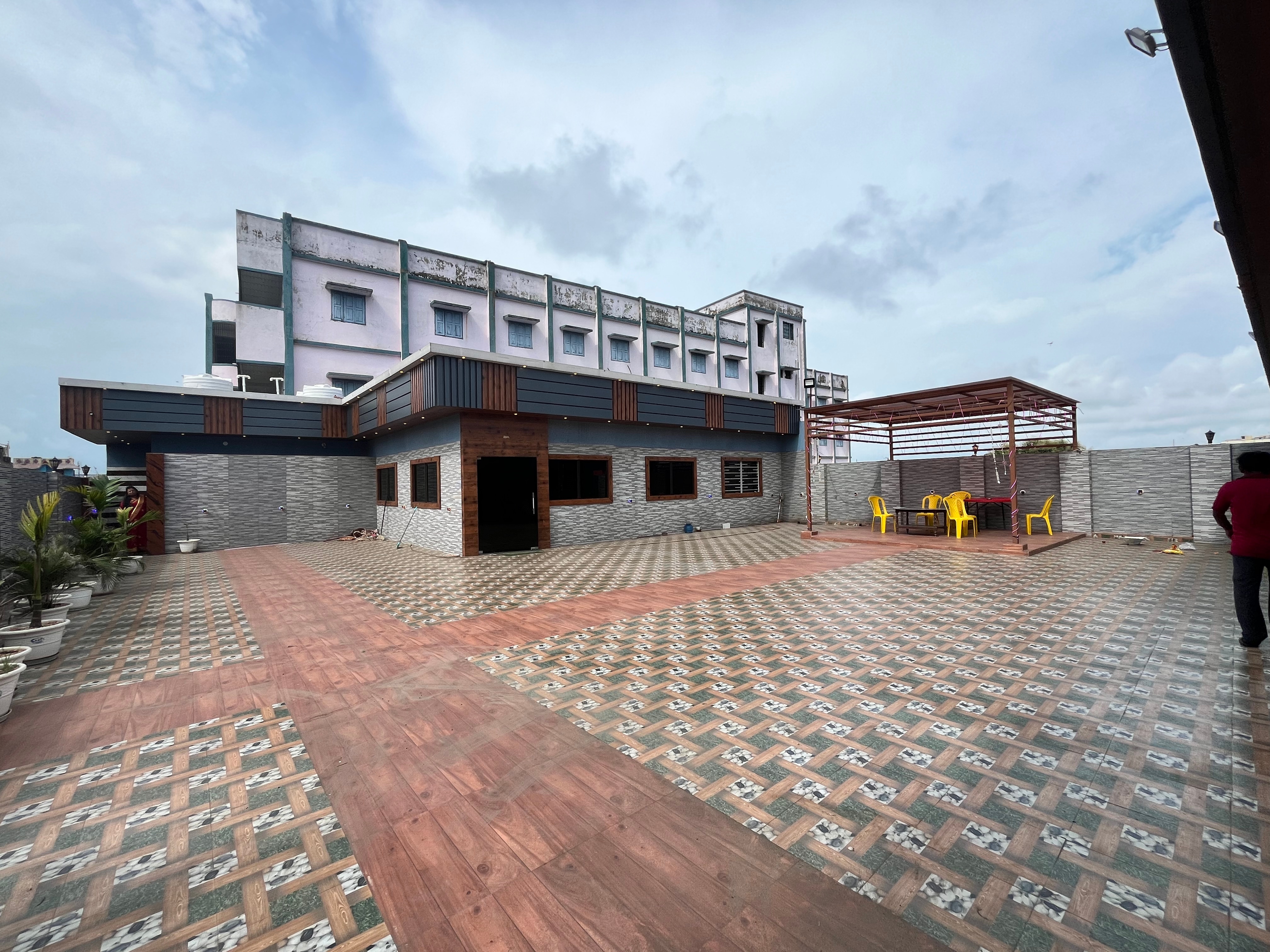 Hotel Shree Mani Residency - Tap to explore photos