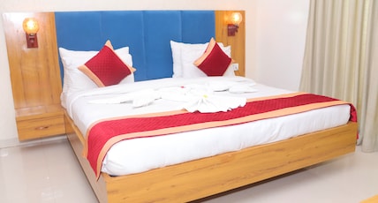 Hotel Shri Radha Nikunj Vrindavan Room Type - Family Suite (Six Persons) Hotel Shri Radha Nikunj Vrindavan Room Type - Family Suite (Six Persons)