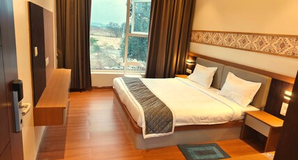 Hotel Antilia Inn Room Type - King Room Ac With Mountain View