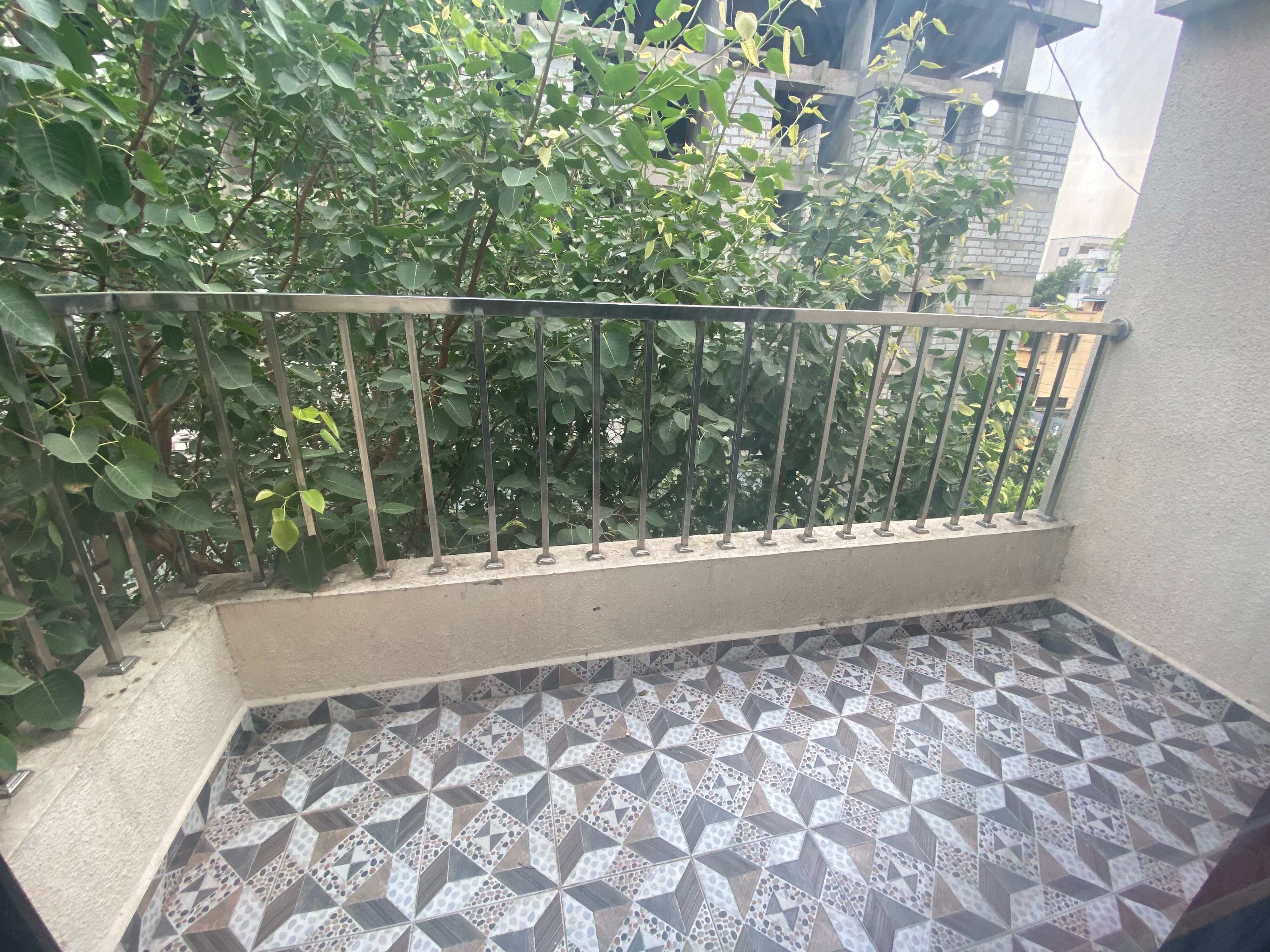 Peaceful 2 BHK Flat with Wi Fi Free Parking - Tap to explore photos