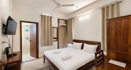 COZY DEN. Room Type - Deluxe Room with Balcony and Mountain View COZY DEN. Room Type - Deluxe Room with Balcony and Mountain View