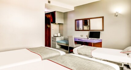 Sheffield Metropolitan Hotel by Belvilla Room Type - Standard Triple Room