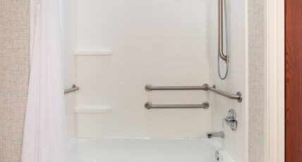 Holiday Inn Express Hotel & Suites Burleson - Fort Worth Room Type - 2 Queen Standard Communication Mobility Accessible Tub
