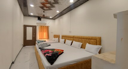 Shree Balaji Hotel Room Type - Family Suite