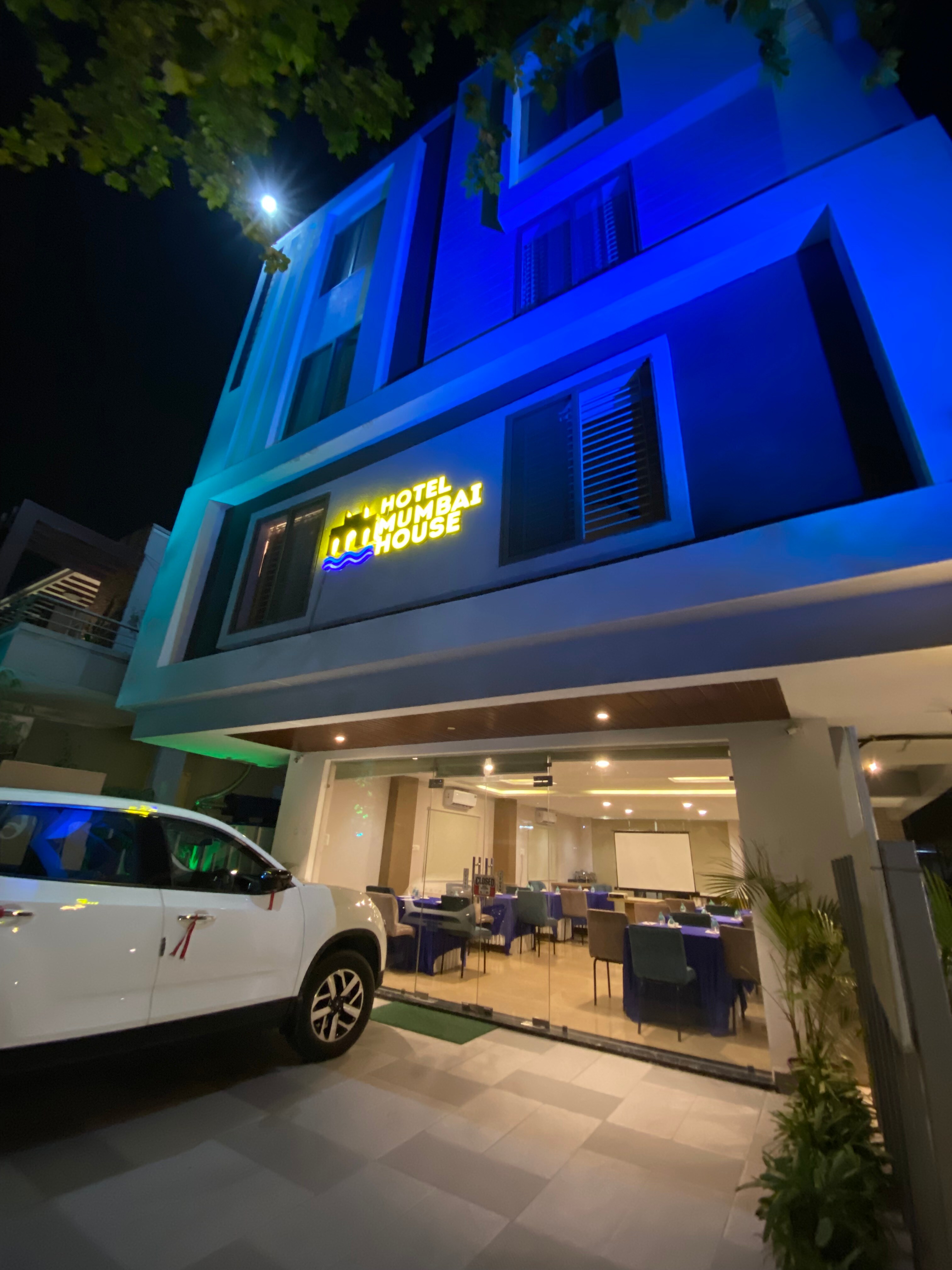 Hotel Mumbai House - LIG Behind CHL Hospital - Tap to explore photos