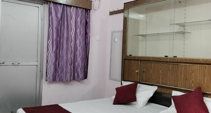 Hotel Padamaa Palace Room Type - Deluxe Room 