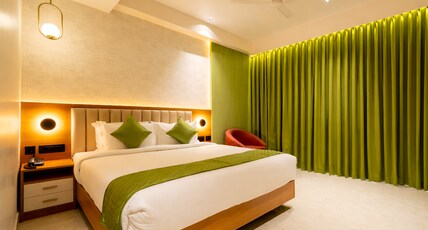 CRYSTAL PALACE Room Type - Double Deluxe