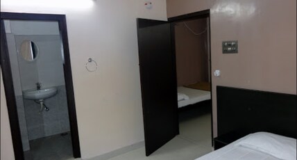 Dwaraka Inn Room Type - AC Suite Rooms