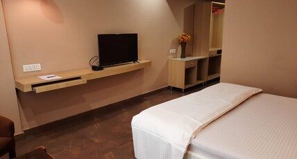 GAUTAMS MOTEL AND RESORT Room Type - Deluxe Room