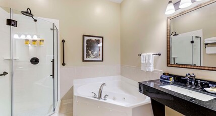 Best Western Plus Dutch Haus Inn and Suites Room Type - Suite-1 King Bed, Non-Smoking, Kitchenette, Whirlpool, Sofabed, Microwave And Refrigerator, Full Bre