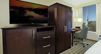 DoubleTree by Hilton Hotel Newark Ohio Room Type - 1 QUEEN MOB HEAR ACC TUB