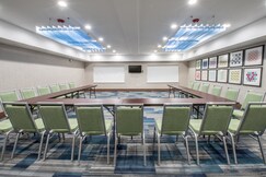 Holiday Inn Express and Suites Houston Westchase - Westheimer