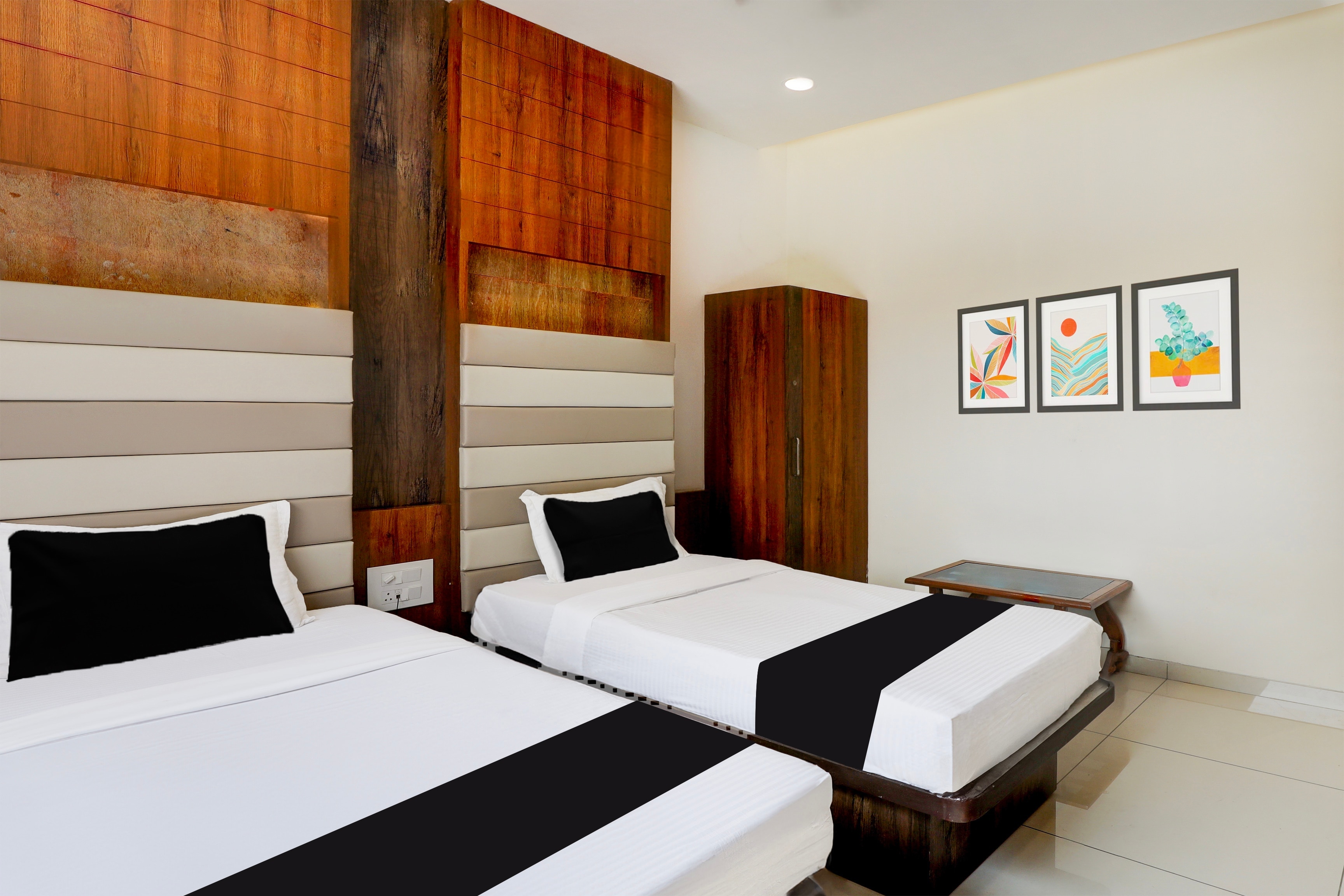 Hotel O SHREEJI - Tap to explore photos