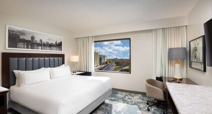 DoubleTree by Hilton Houston Medical Center Hotel & Suites Room Type - 1 KING ACC RM TUB KITCHEN